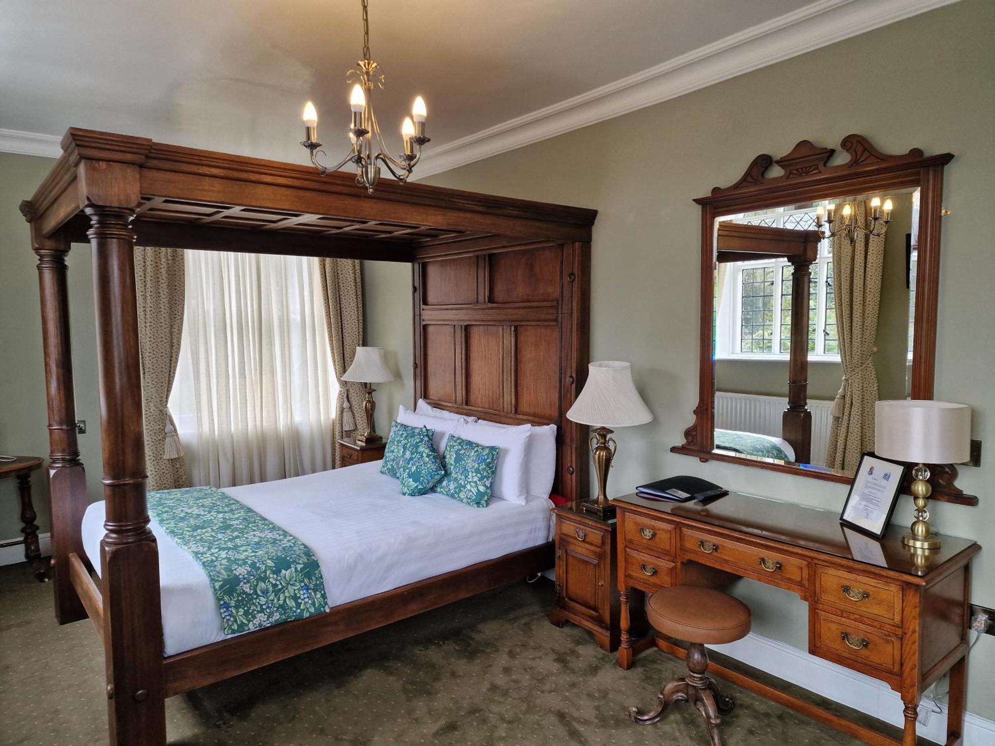 The Radnorshire Arms Hotel 普利斯提恩 外观 照片